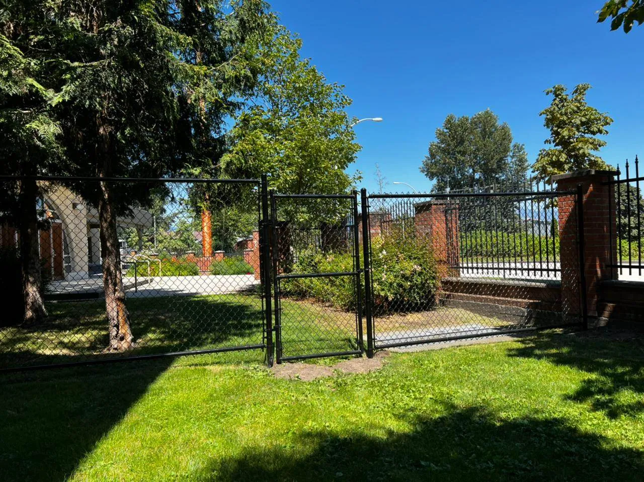 fence-installation-services-surrey-vancouver-lowermainland-bc-76.webp